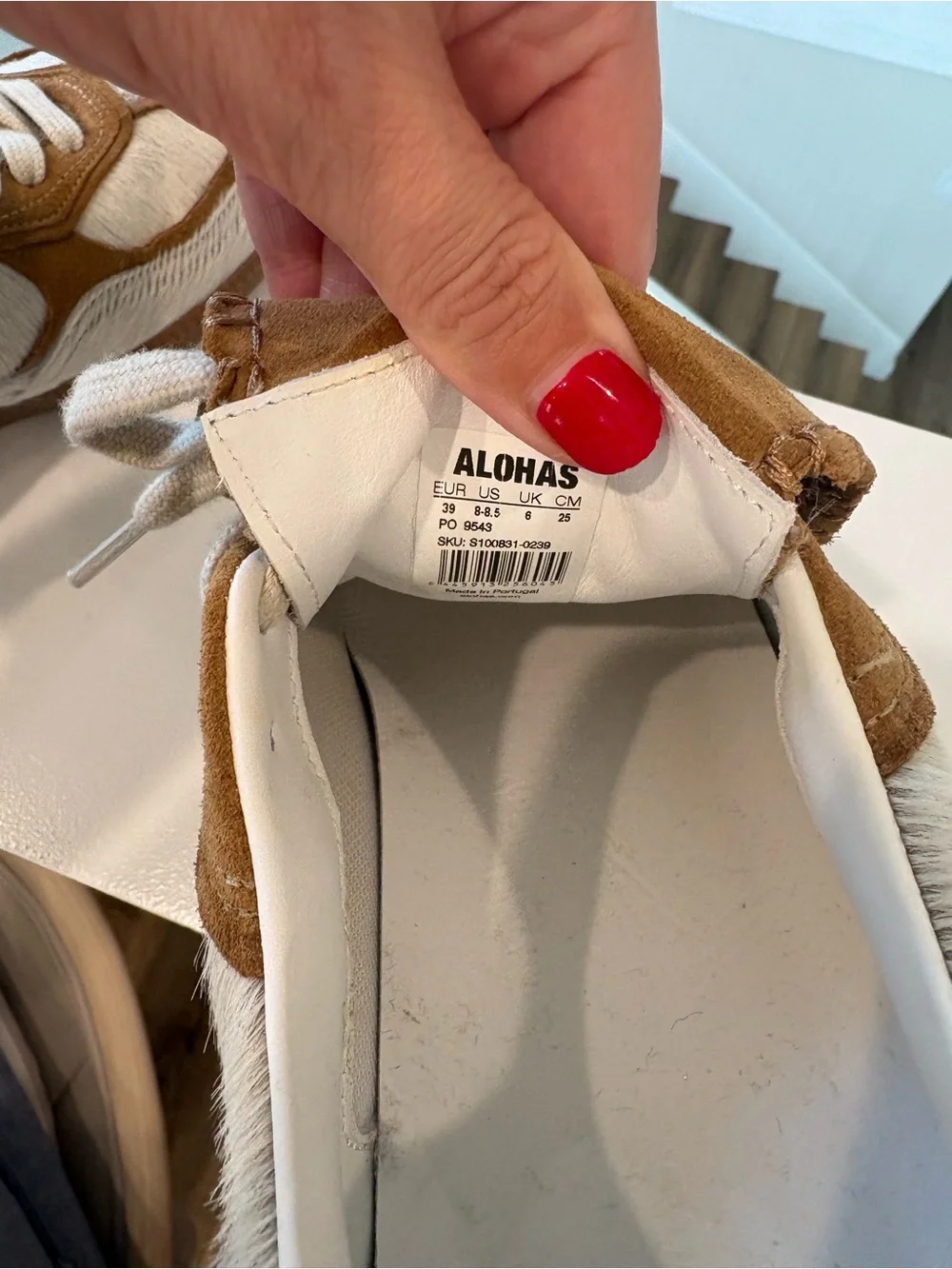 ALOHAS Kids White and Tan Suede Low-Top Sneakers with Gum Sole